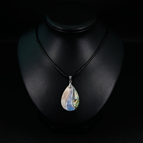 Collier pendentif coquillage en pierre semi-précieuse Collier pendentif coquillage en pierre semi-précieuse